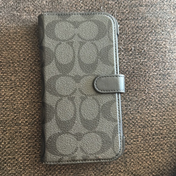 iPhone 15 Max Pro Coach bifold case/Wallet - Picture 3 of 6